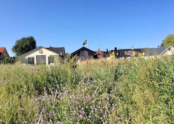 Huset I Graenden - Granne Med Havet
