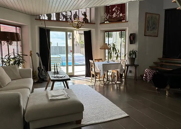 Unikt Boende I Egen Del Av Hus Naera Stad Och Strand