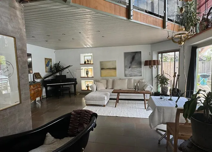 Unikt Boende I Egen Del Av Hus Naera Stad Och Strand